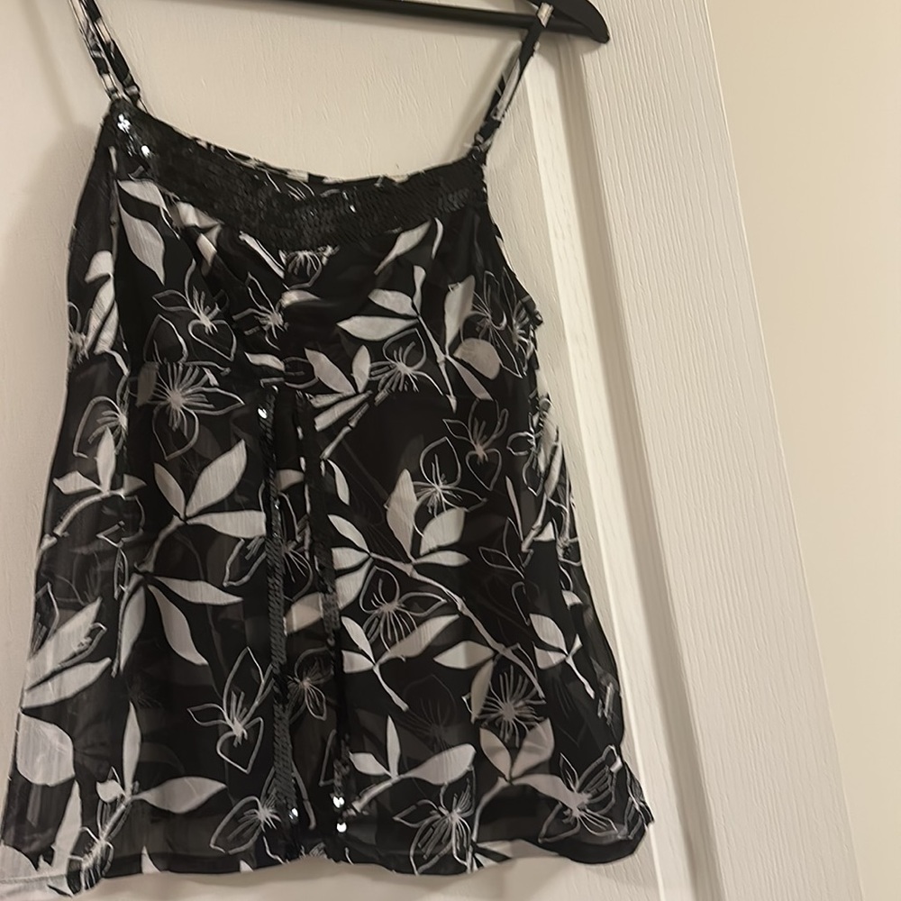Black and white top,M
